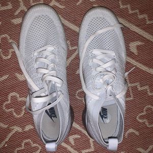 white vapor max, worn once and in great condition!